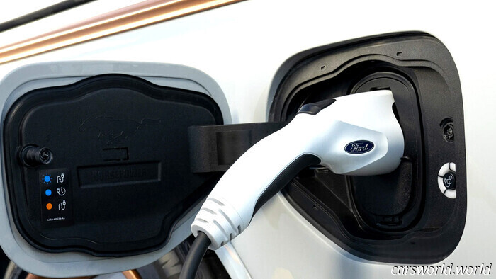 Questi concessionari affermano che Ford ha pagato 600 dollari per riparazioni di auto elettriche dal valore di quasi 40 volte tanto | Carscoops